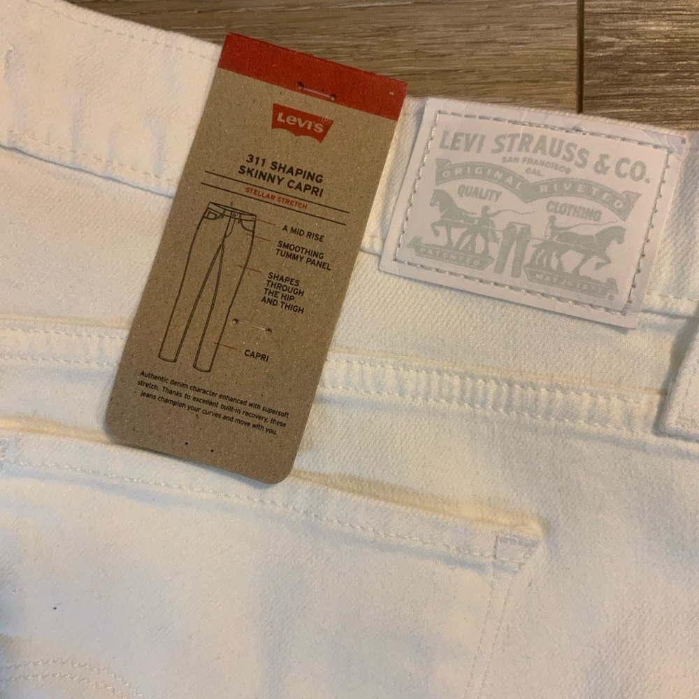 Levi's White Skinny Capri Jeans. Multiple sizes and colors ailable. - Picture 2 of 4